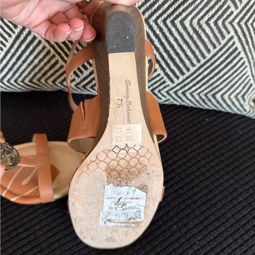 Tommy Bahama Tan Sandals with Gold Leaf Accent - Picture 3 of 4